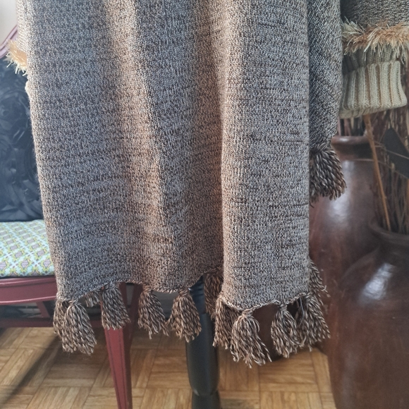 A Beautiful one of a kind poncho (I never used it ) - Picture 3 of 16